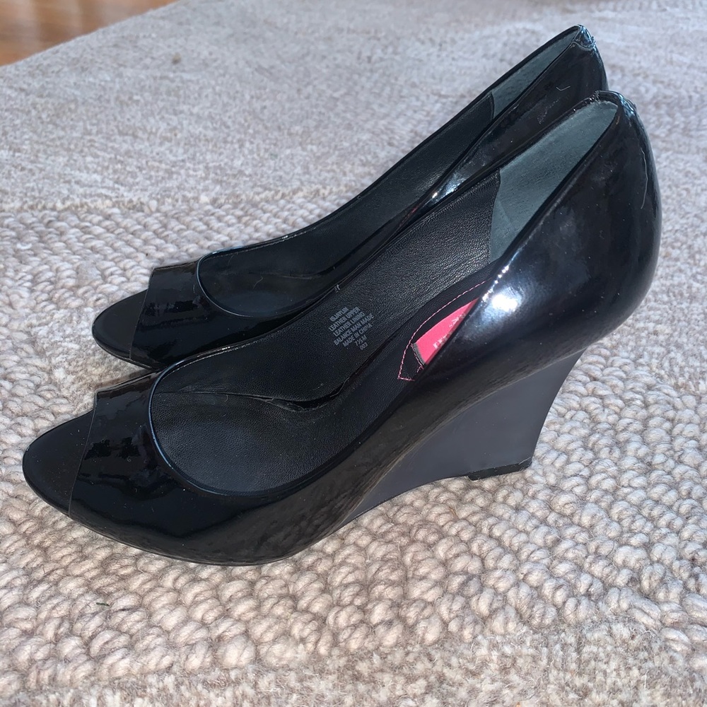 women’s Isaac Mizrahi Open toed heels